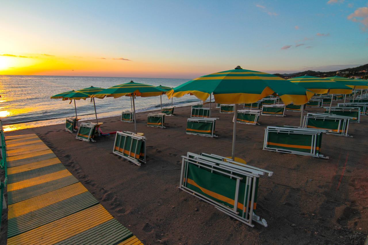 Club Esse Costa Dello Jonio Hotel Marina di Mandatoriccio Eksteriør billede