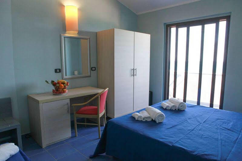 Club Esse Costa Dello Jonio Hotel Marina di Mandatoriccio Eksteriør billede